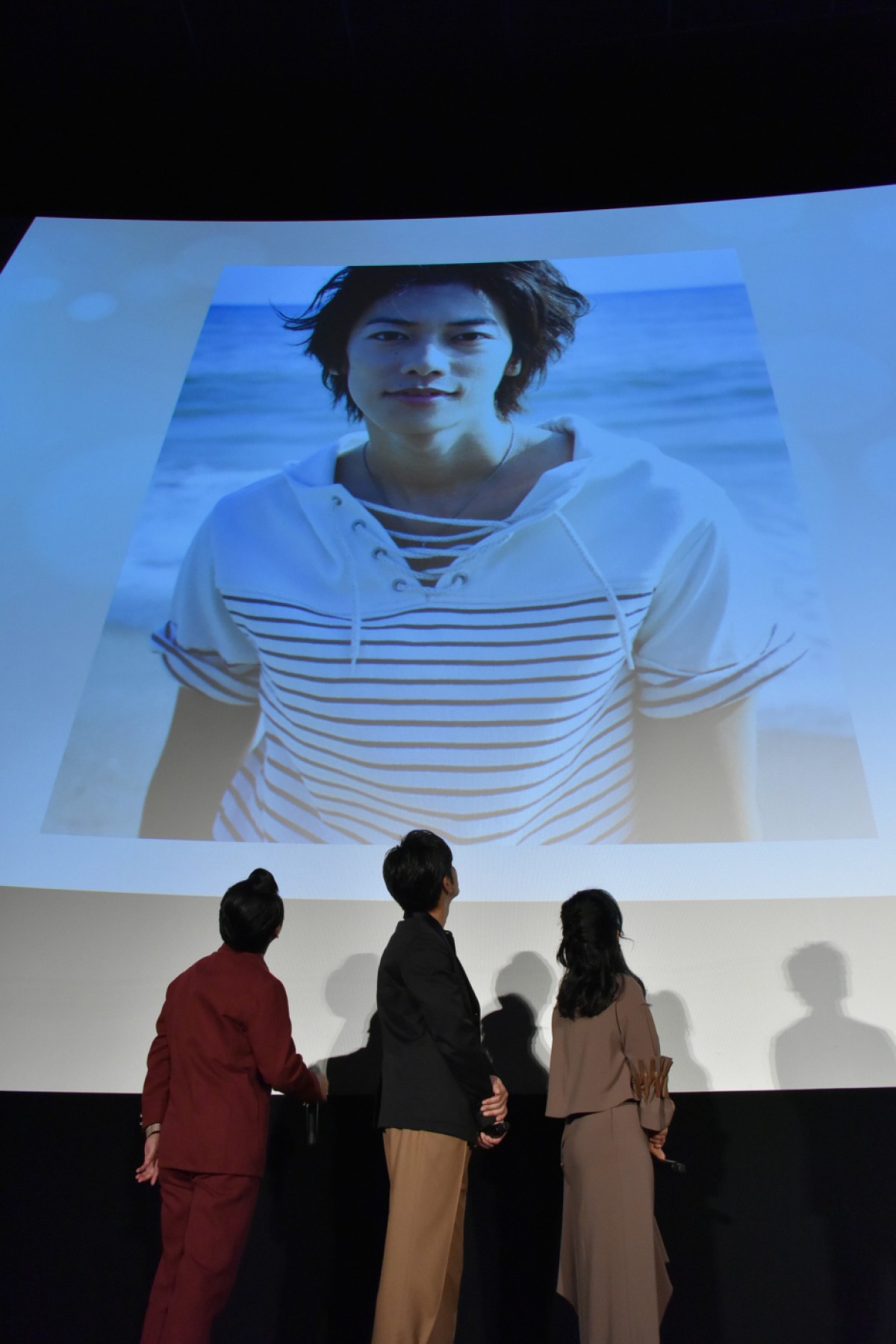 佐藤健、“笑顔”が苦手？「僕、あんまり笑わなくて…」土屋太鳳のフォローに照れる