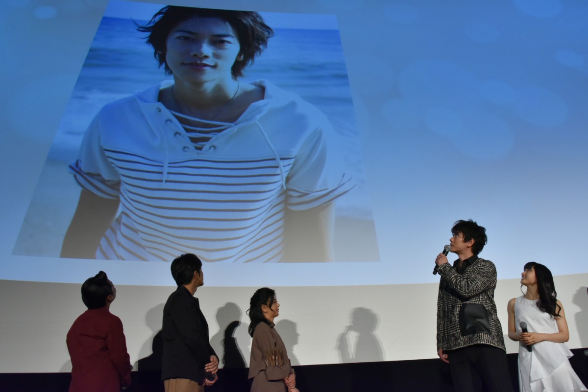 佐藤健、“笑顔”が苦手？「僕、あんまり笑わなくて…」土屋太鳳のフォローに照れる