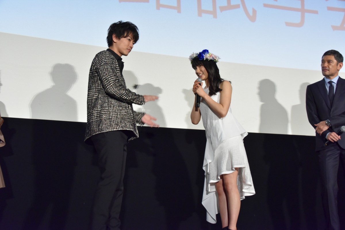 佐藤健、“笑顔”が苦手？「僕、あんまり笑わなくて…」土屋太鳳のフォローに照れる