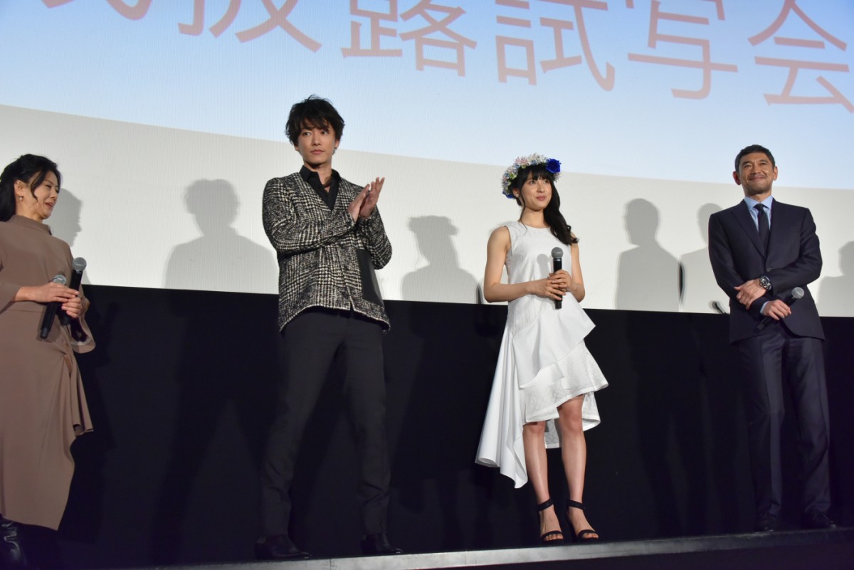 佐藤健、“笑顔”が苦手？「僕、あんまり笑わなくて…」土屋太鳳のフォローに照れる