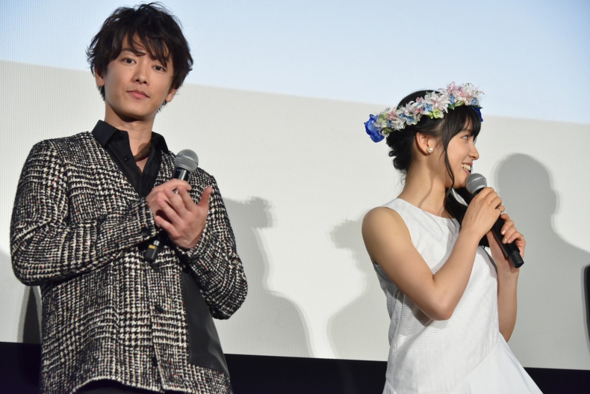佐藤健、“笑顔”が苦手？「僕、あんまり笑わなくて…」土屋太鳳のフォローに照れる