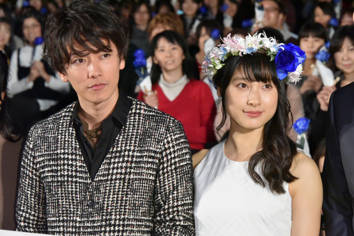 佐藤健、“笑顔”が苦手？「僕、あんまり笑わなくて…」土屋太鳳のフォローに照れる