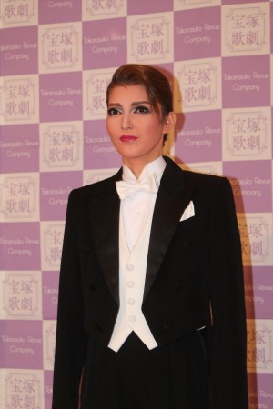 宝塚歌劇団を卒業した朝夏まなと