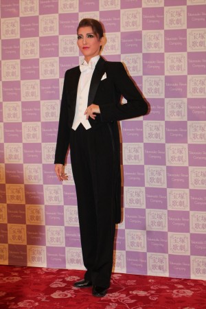 宝塚歌劇団を卒業した朝夏まなと