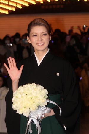 宝塚歌劇団を卒業した朝夏まなと