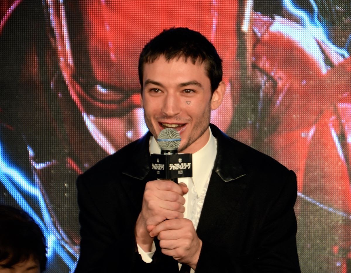 『ジャスティス・リーグ』エズラ・ミラー来日！ 『ハガレン』応援に大盛り上がり