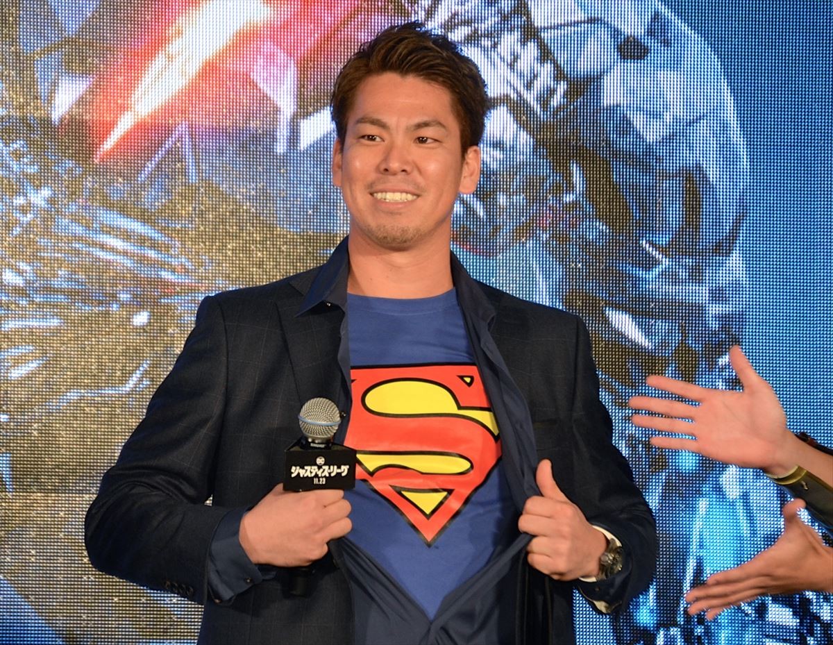 『ジャスティス・リーグ』エズラ・ミラー来日！ 『ハガレン』応援に大盛り上がり