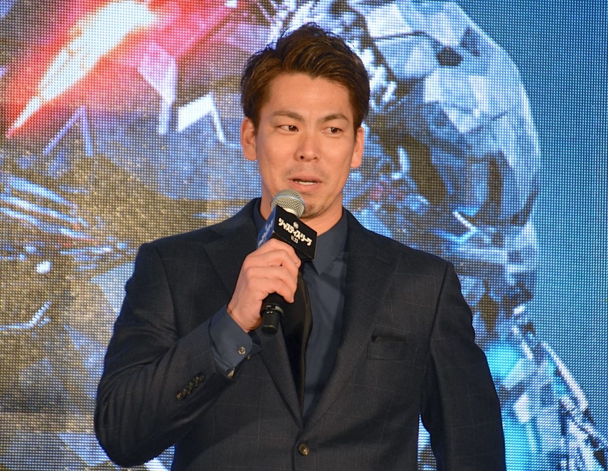 『ジャスティス・リーグ』エズラ・ミラー来日！ 『ハガレン』応援に大盛り上がり