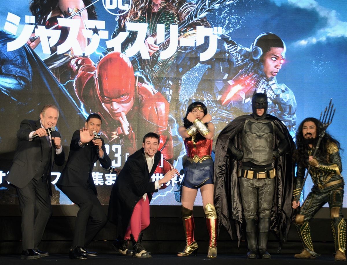 『ジャスティス・リーグ』エズラ・ミラー来日！ 『ハガレン』応援に大盛り上がり