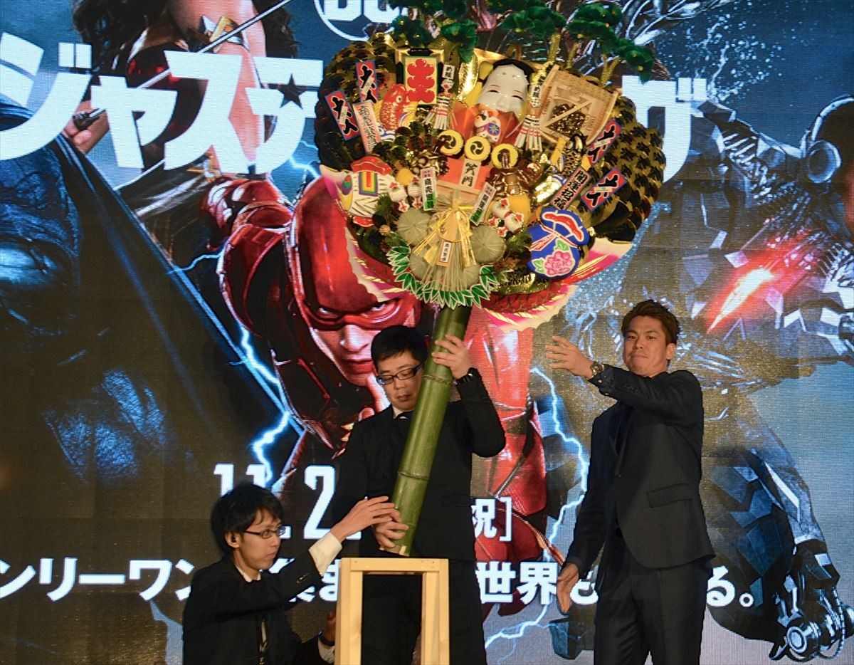 『ジャスティス・リーグ』エズラ・ミラー来日！ 『ハガレン』応援に大盛り上がり