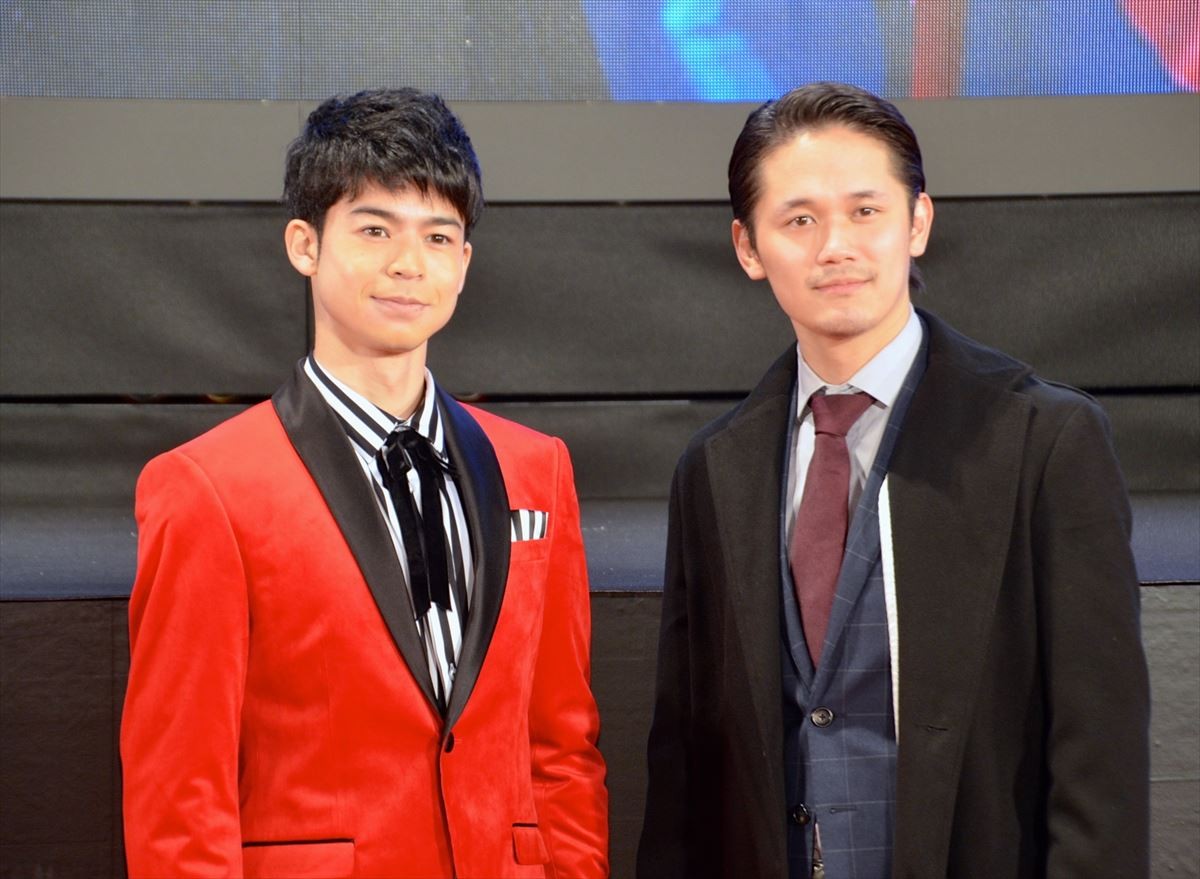 『ジャスティス・リーグ』エズラ・ミラー来日！ 『ハガレン』応援に大盛り上がり