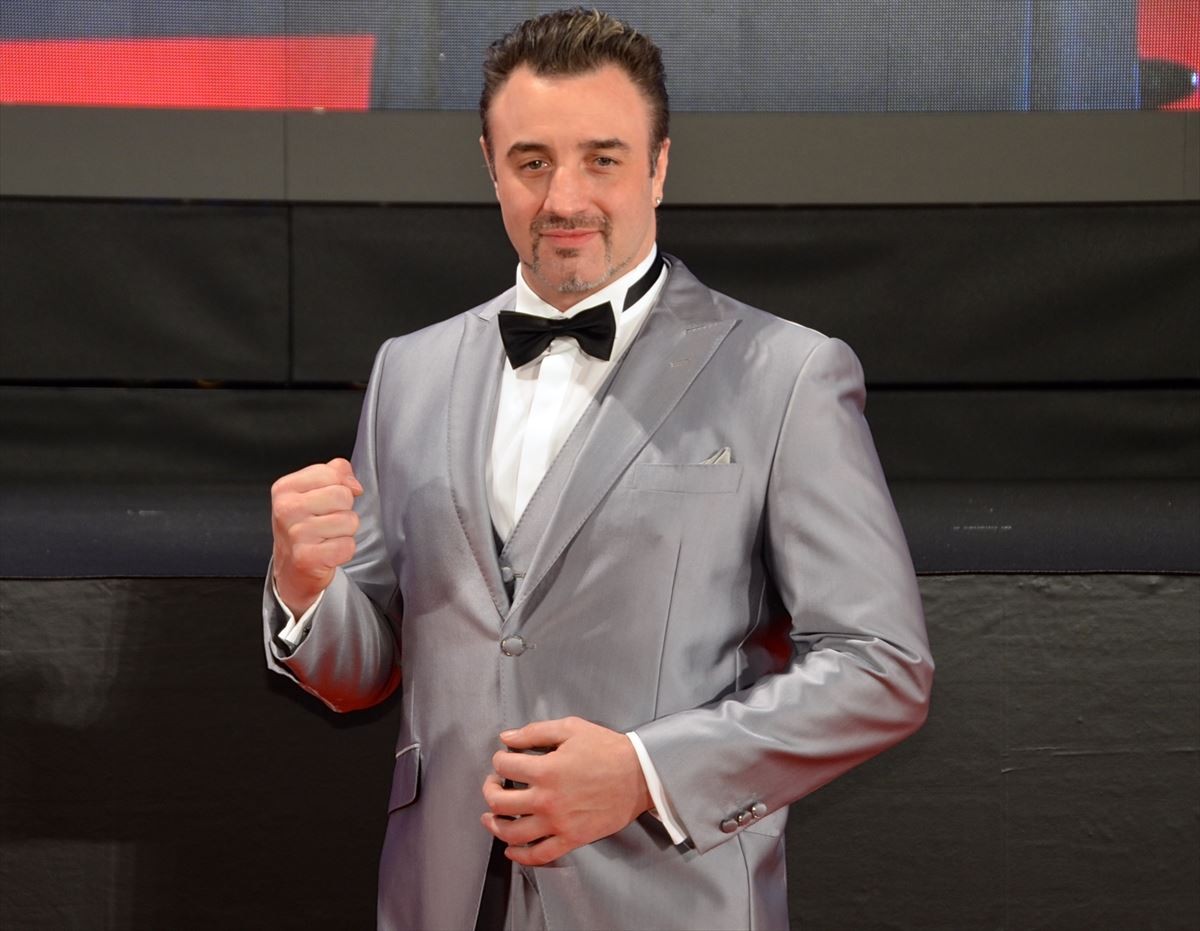 『ジャスティス・リーグ』エズラ・ミラー来日！ 『ハガレン』応援に大盛り上がり