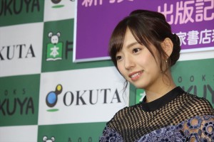 乃木坂46・新内眞衣、ファースト写真集発売記念イベントに登壇