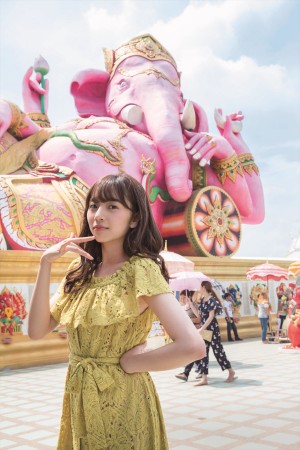 乃木坂46・新内眞衣ファースト写真集『どこにいるの？』より