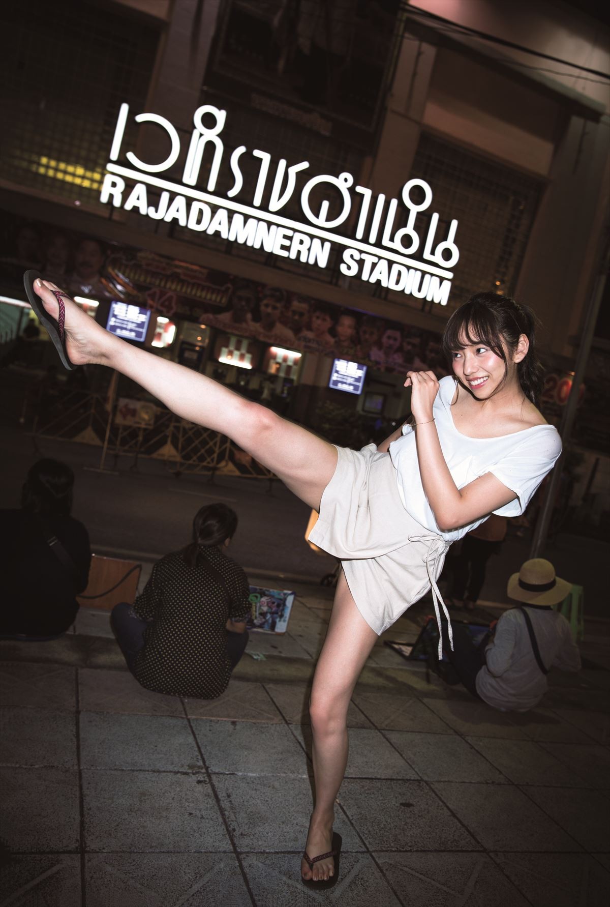 乃木坂46最年長メンバー・新内眞衣が1st写真集発売「持ち味はやっぱり親近感」