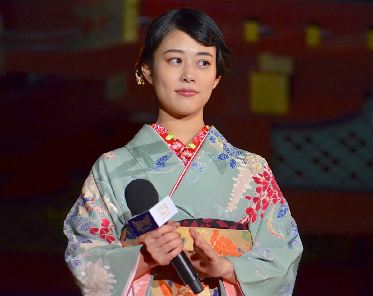 高畑充希、堺雅人の「千歳飴を持てよ」にご立腹？『鎌倉ものがたり』奉納試写会開催