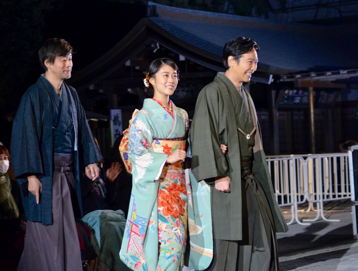 高畑充希、堺雅人の「千歳飴を持てよ」にご立腹？『鎌倉ものがたり』奉納試写会開催