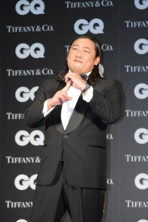 ロバート秋山、『GQ MEN OF THE YEAR 2017』授賞式・記者発表会に登壇