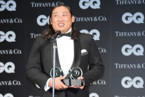 ロバート秋山、『GQ MEN OF THE YEAR 2017』授賞式・記者発表会に登壇