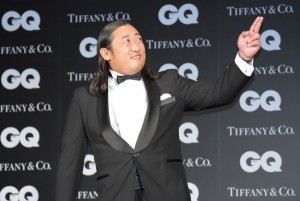 ロバート秋山、『GQ MEN OF THE YEAR 2017』授賞式・記者発表会に登壇