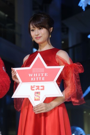 「WHITE KITTE」WHITE Tree ライトアップセレモニーに登場した深田恭子
