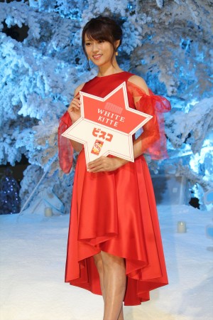 「WHITE KITTE」WHITE Tree ライトアップセレモニーに登場した深田恭子