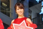 「WHITE KITTE」WHITE Tree ライトアップセレモニーに登場した深田恭子