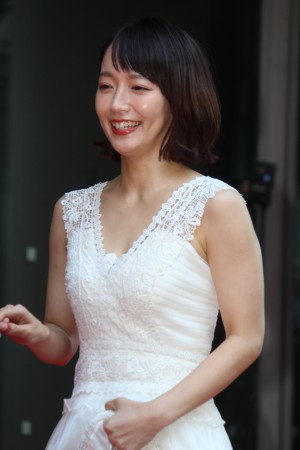 吉岡里帆、VOGUE JAPAN WOMEN OF THE YEAR 2017 授賞式（レッドカーペット）に登場