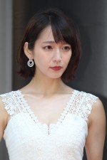吉岡里帆、VOGUE JAPAN WOMEN OF THE YEAR 2017 授賞式（レッドカーペット）に登場