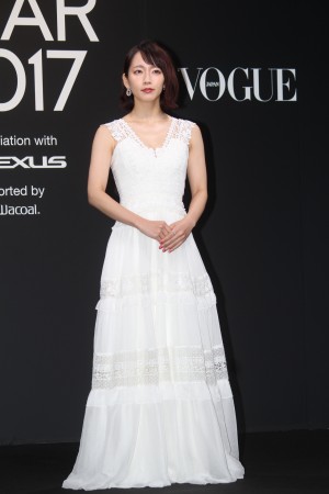 吉岡里帆、VOGUE JAPAN WOMEN OF THE YEAR 2017 授賞式・記者会見に登場