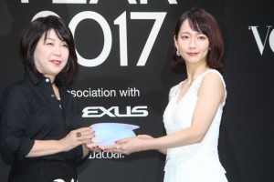 吉岡里帆、VOGUE JAPAN WOMEN OF THE YEAR 2017 授賞式・記者会見に登場