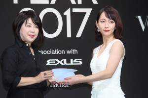 吉岡里帆、VOGUE JAPAN WOMEN OF THE YEAR 2017 授賞式・記者会見に登場