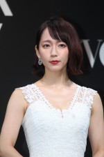 吉岡里帆、VOGUE JAPAN WOMEN OF THE YEAR 2017 授賞式・記者会見に登場