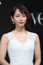 吉岡里帆、VOGUE JAPAN WOMEN OF THE YEAR 2017 授賞式・記者会見に登場