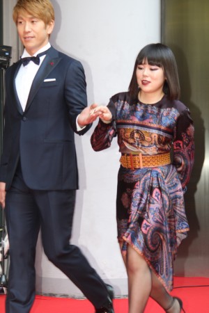 ブルゾンちえみ、VOGUE JAPAN WOMEN OF THE YEAR 2017 授賞式（レッドカーペット）に登場