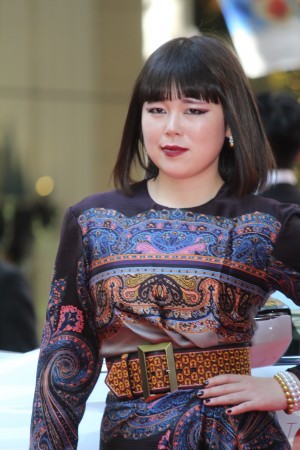 ブルゾンちえみ、VOGUE JAPAN WOMEN OF THE YEAR 2017 授賞式（レッドカーペット）に登場