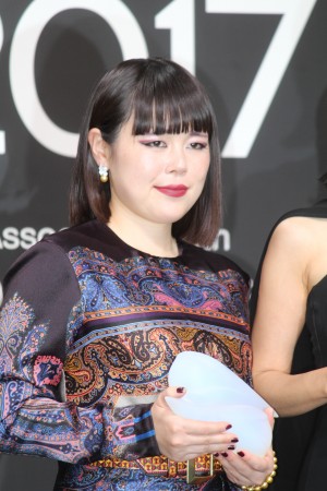 ブルゾンちえみ、VOGUE JAPAN WOMEN OF THE YEAR 2017 授賞式・記者会見に登場