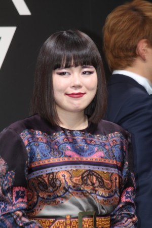 ブルゾンちえみ、VOGUE JAPAN WOMEN OF THE YEAR 2017 授賞式・記者会見に登場