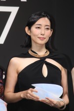 木村多江、VOGUE JAPAN WOMEN OF THE YEAR 2017 授賞式・記者会見に登場