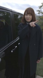 新垣結衣、モノトーンコーディネイトでトヨタ新WEB動画に登場