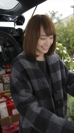 新垣結衣、モノトーンコーディネイトでトヨタ新WEB動画に登場