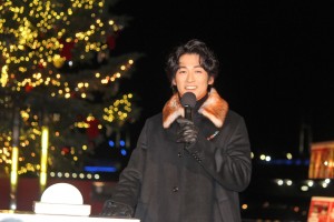 『Christmas Market in 横浜赤レンガ倉庫』ライトアップセレモニーに登場したディーン・フジオカ