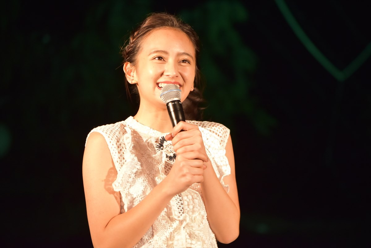 ひふみん「第2の人生を楽しく」サンタコスで岡田結実とイルミネーション点灯式に登場