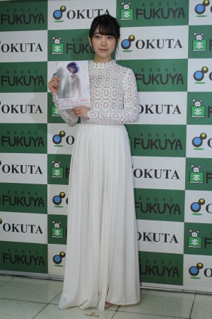 堀未央奈、『堀未央奈1st写真集 君らしさ』発売記念お渡し会に登場