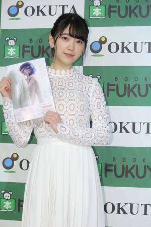堀未央奈、『堀未央奈1st写真集 君らしさ』発売記念お渡し会に登場