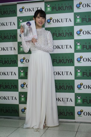 堀未央奈、『堀未央奈1st写真集 君らしさ』発売記念お渡し会に登場