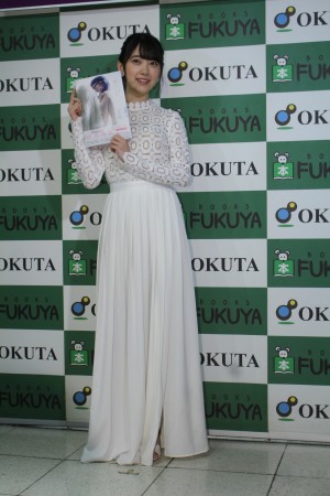 堀未央奈、『堀未央奈1st写真集 君らしさ』発売記念お渡し会に登場