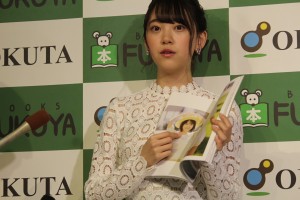 堀未央奈、『堀未央奈1st写真集 君らしさ』発売記念お渡し会に登場