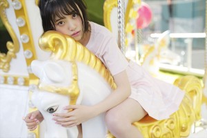 『堀未央奈1st写真集 君らしさ』より