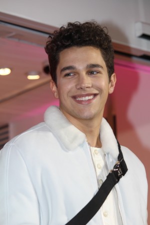 オースティン・マホーン、Samantha Thavasa が贈る『スペシャルクリスマス EVENT』に登場